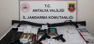 Antalya merkezli 3 ilde 'tefecilik' yapan ve 'suç gelirlerini aklayanlara’ operasyon; 22 gözaltı (2)