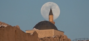 Van'da tarih ile dolunayın buluşması görsel şölen sundu