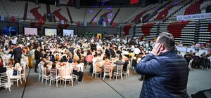 Devlet koruması altındaki çocuklar, koruyucu aileler ve yeni evli çiftler aynı sofrada buluştu