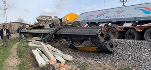 Nevşehir’de yük treni hemzemin geçitte TIR’a çarptı: 2 yaralı
