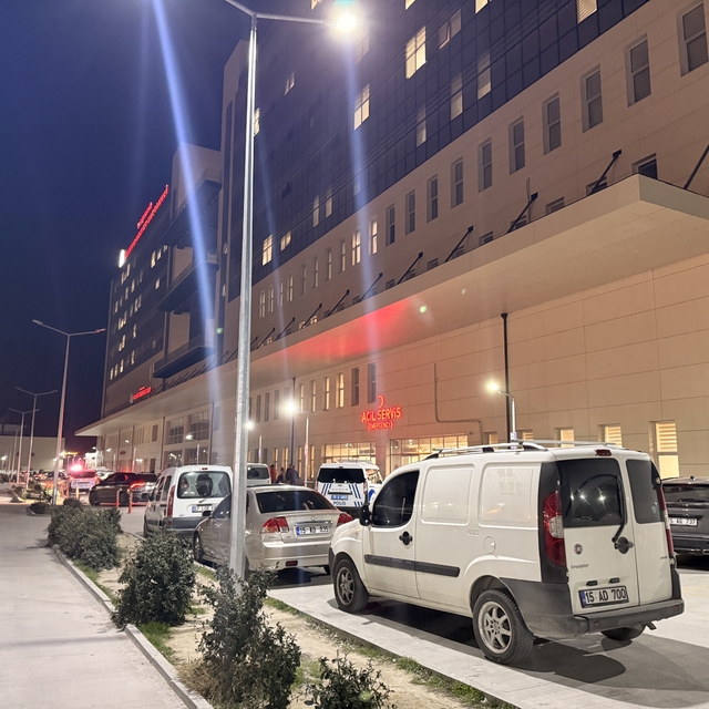 Burdur'da polisin "dur" ihtarına uymayıp otomobille çarpışan motosikletin s...