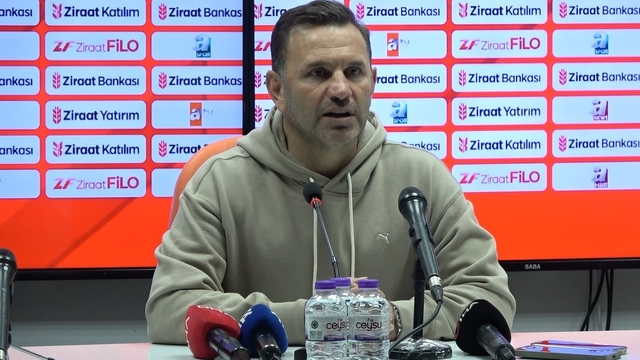 Okan Buruk: "Galatasaray taraftarına layık olmak için elimizden gelenin en fazlasını yapmaya çalışıyoruz"
Galatasaray Teknik Direktörü Okan Buruk:
"Hedefimiz 3 kupada da en iyisini yapabilmek"