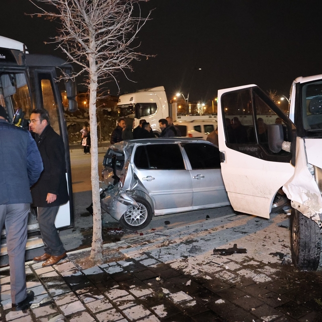 Önce kaza, sonra kavga ettiler: 2 yaralı