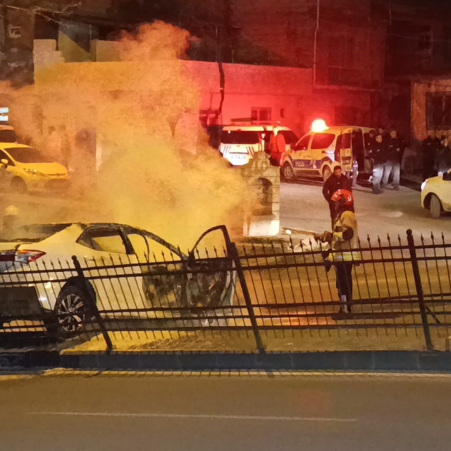 'Dur' ihtarına uymayan otomobil uzun süre kovalandı: 2 şüphelinin yasaklı m...