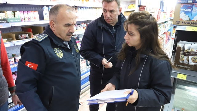 Erzincan'da 80 markete zabıta denetimi