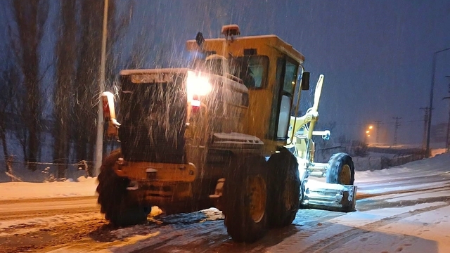 Bayburt'ta karla mücadele çalışmaları sürüyor