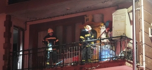 Balkondaki kombiden çıkan yangın mahalle sakinlerini korkuttu