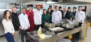 İftar hazırlığı yapamayan muhtaç ailelerin iftarı lise öğrencilerinden