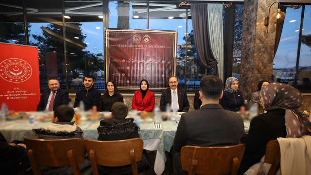 Vali Kızılkaya, evlilik kredisinden yararlanan çiftlerle iftarda bir araya geldi