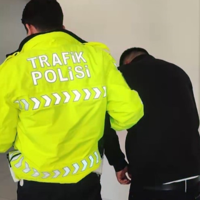 Gaziantep'te saldırı amacıyla aracından inen sürücüye 180 bin TL ceza
Sürüc...