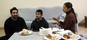 Evde eğitim alan Ali'ye sürpriz doğum günü kutlaması