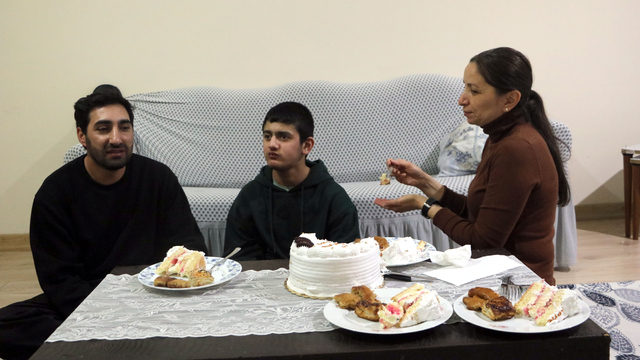 Evde eğitim alan Ali'ye sürpriz doğum günü kutlaması