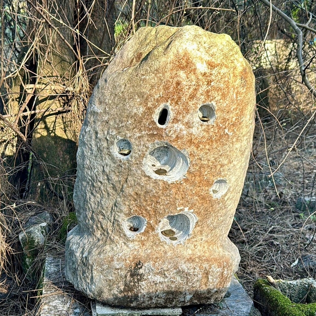 2 asırlık adak taşı ortadan kayboldu