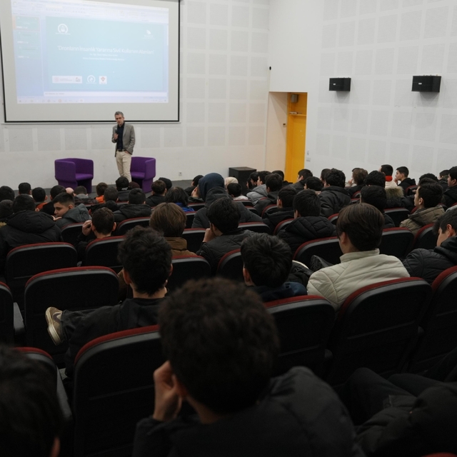 Bilim Merkezinde dronlar ve kullanımı söyleşisi