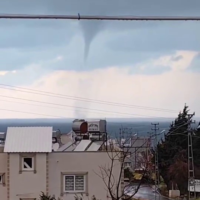 Akdeniz'de oluşan hortum kamerada