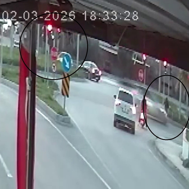 Işık ihlali yapan motosiklet otomobille çarpıştı: 2 yaralı