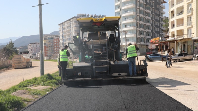 Hatay Büyükşehir Belediyesi, Yolçatı'nda asfalt serimine başladı