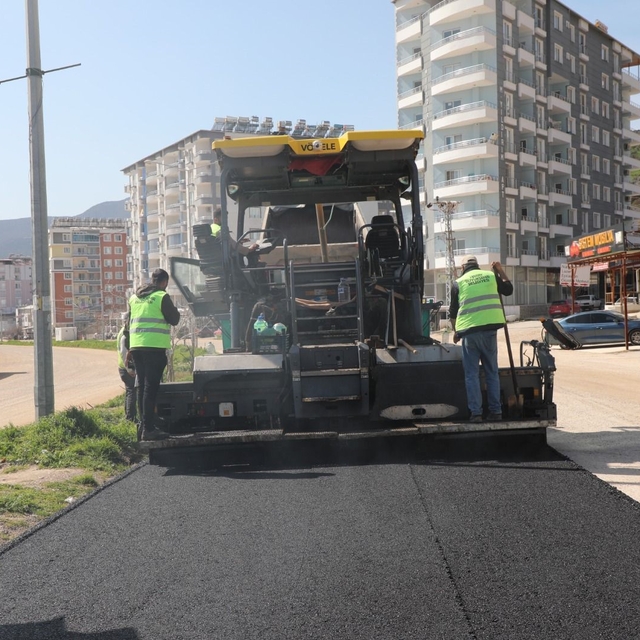 Hatay Büyükşehir Belediyesi, Yolçatı'nda asfalt serimine başladı
