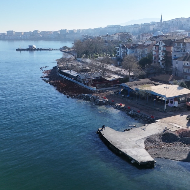 Değirmendere sahiline taşkınlara karşı dalgakıran inşa ediliyor