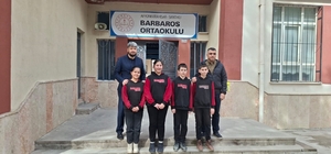 Topladıkları para ile 3 bakkalın veresiye defterini satın alan öğretmen ve...