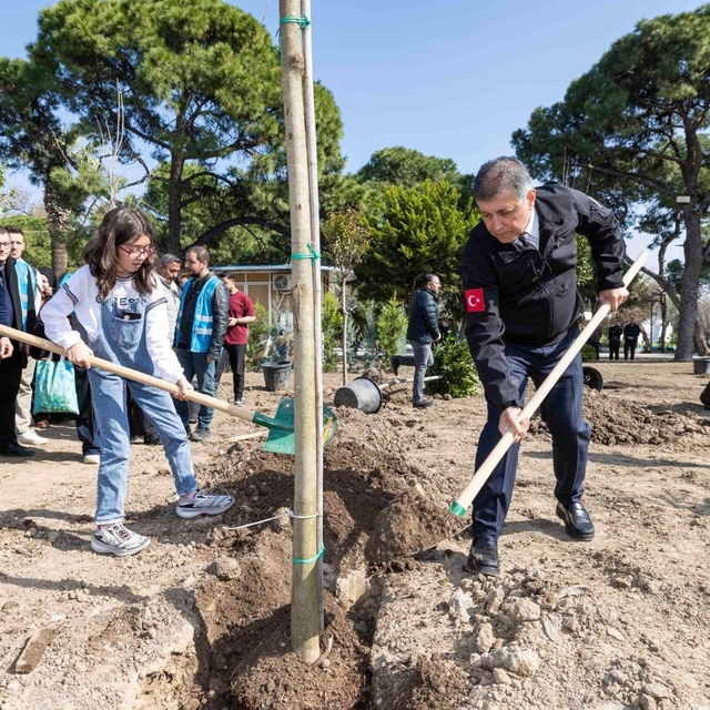 Beton söküldü, umut filizlendi