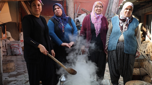 Doğadaki zehirli ot kara kazanda şifaya dönüşüyor
"Andırın doktoru" Ramazan sofralarının vazgeçilmezi oldu