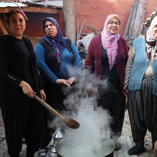 Doğadaki zehirli ot kara kazanda şifaya dönüşüyor
"Andırın doktoru" Ramazan...