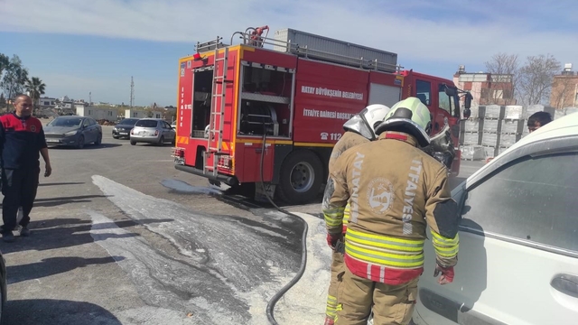 Arsuz'da araç yangını