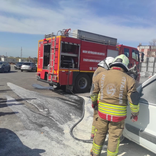 Arsuz'da araç yangını