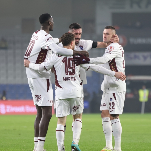Trabzonspor kupada RAMS Başakşehir FK'yı mağlup ederek çeyrek finale yüksel...