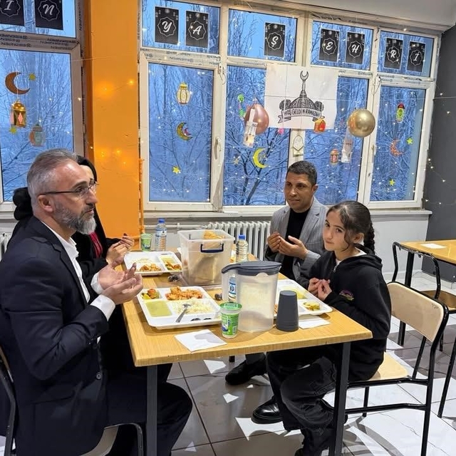 Başkan Durak öğrencilerle iftar açtı