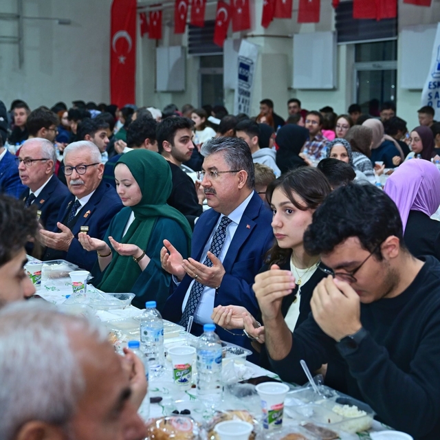 Vali Yılmaz, iftar sofrasında öğrenciler ve gazilerle buluştu