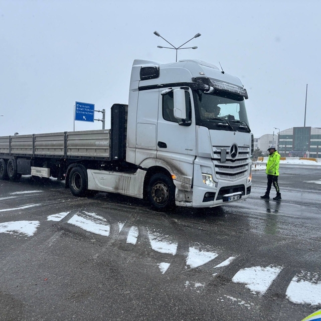 Erzincan'da 335 köy yolu kar nedeniyle ulaşıma kapalı