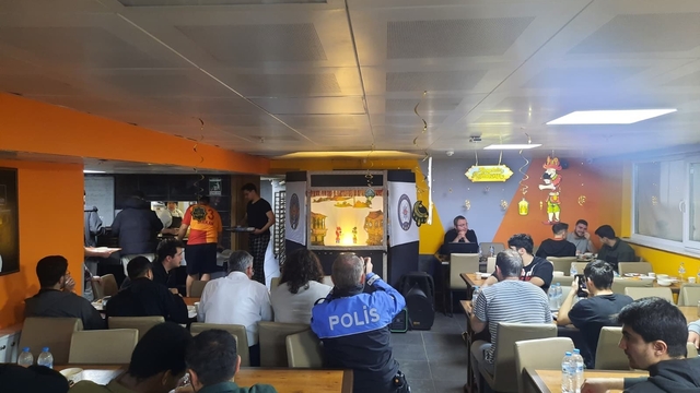 Yurtta kalan öğrenciler Ramazan coşkusunu yaşadı