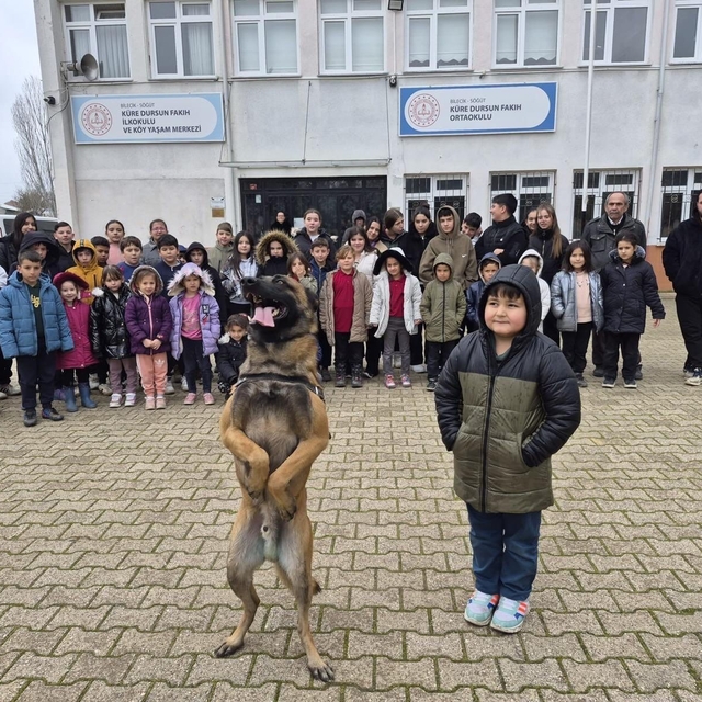 Bilecik'te bomba arama köpek unsurlarıyla tanıtım faaliyeti düzenlendi