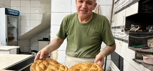 Ramazan pidelerini 180 derecede oruç tutarak yapıyorlar