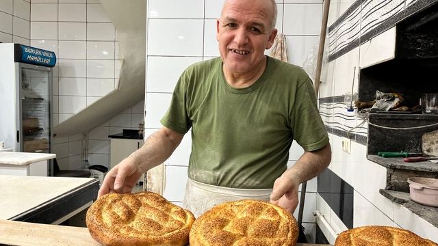 Ramazan pidelerini 180 derecede oruç tutarak yapıyorlar