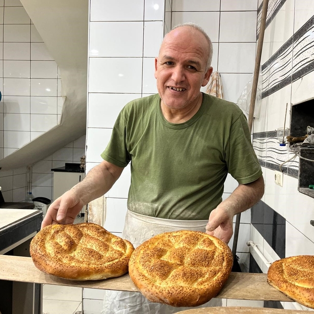 Ramazan pidelerini 180 derecede oruç tutarak yapıyorlar