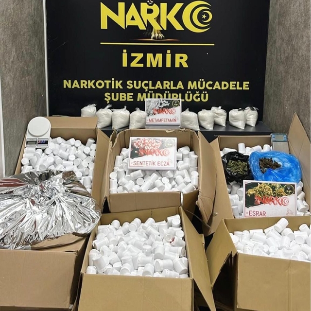 İzmir'de uyuşturucu operasyonu; 4 tutuklama