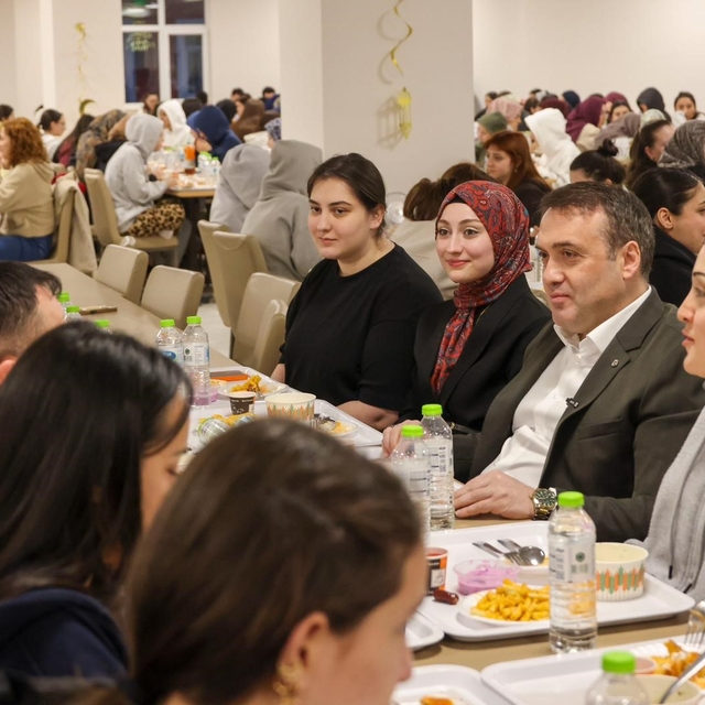 Vali Sözer, öğrencilerle bir araya gelerek hedeflerini dinledi