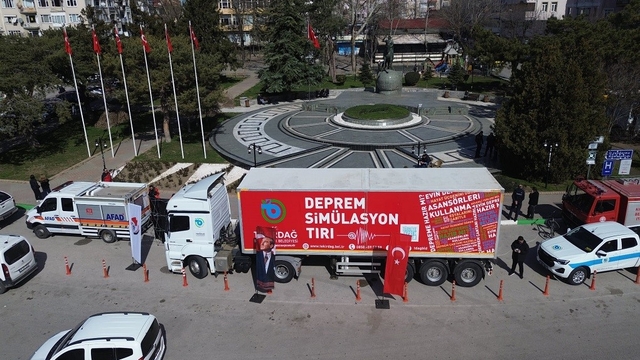 Deprem Haftası'nda simülasyon tırı sahada