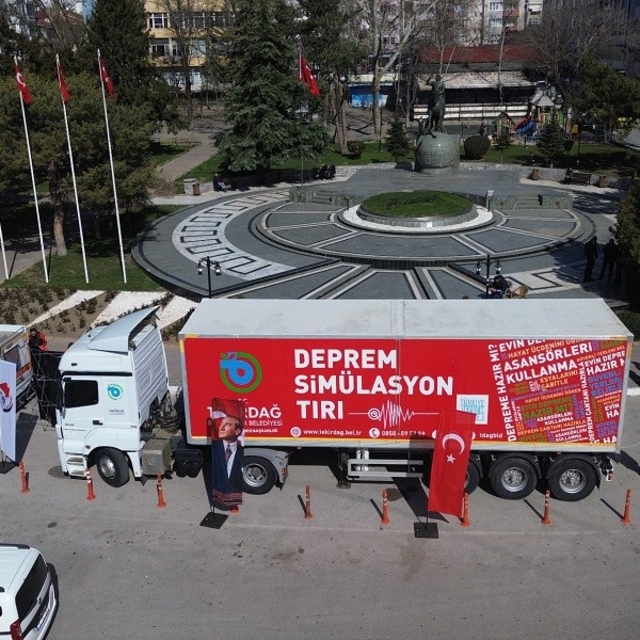 Deprem Haftası'nda simülasyon tırı sahada