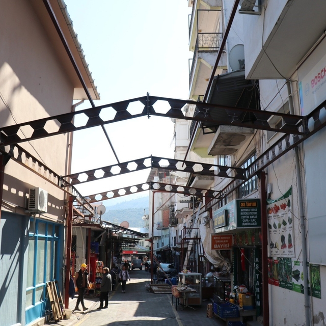 Bozdoğan'da Simit Pazarı Sokağı geçici olarak araç trafiğine kapatıldı