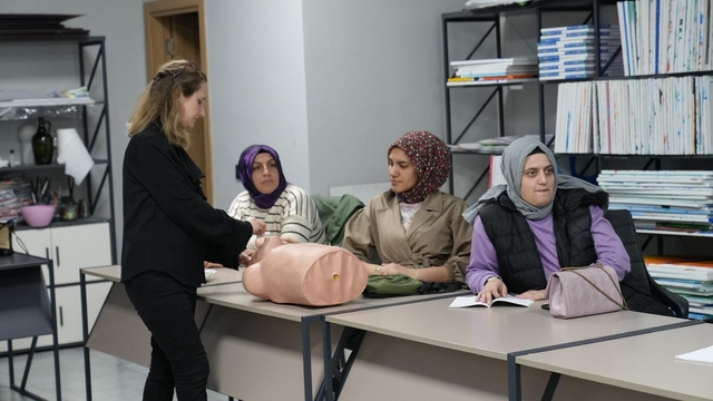 Gürsu'da hasta yaşlı bakım kursu devam ediyor