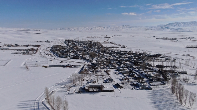 Van'da karla gelen güzellik: Yerleşim yerleri beyaz gelinliğini giydi