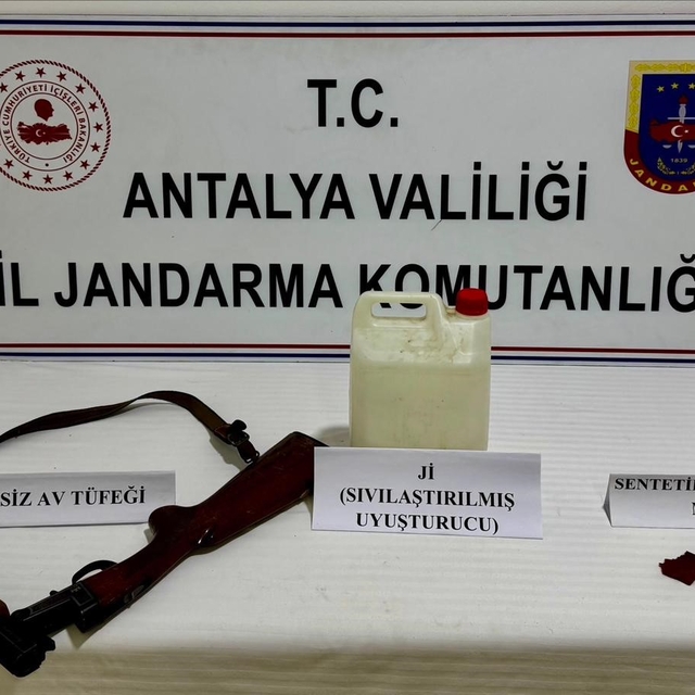 Manavgat'ta uyuşturucu operasyonunda 2 şüpheliye adli işlem