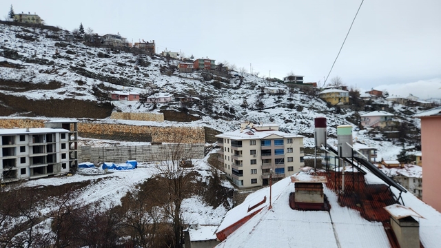 Tunceli'de mart sabahında kar sürprizi