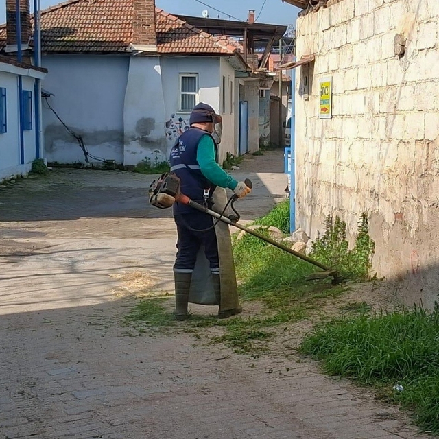 Efeler Belediyesi'nin yeşil alan çalışmaları sürüyor