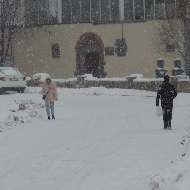 Kars martta beyaza büründü
"Mart kapıdan baktırır, kazma kürek yaktırır" de...