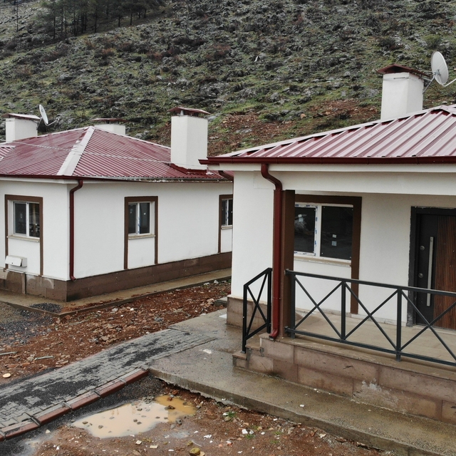 Onikişubat'ta 15 deprem köy konutlarında yaşam başlıyor
Mahalle muhtarı: "D...